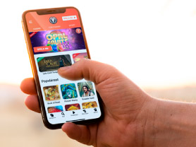 Айфон в руке